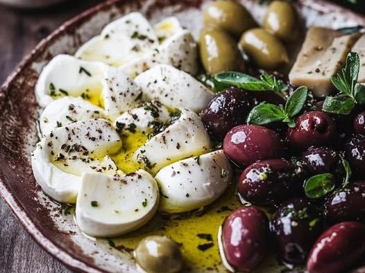 Zeytin ve Beyaz Peynir Plate